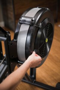 Concept2 RowErg Modell D Rudergerät mit Luftwiderstand und Standardbeinen, Schwarz – Bild 3